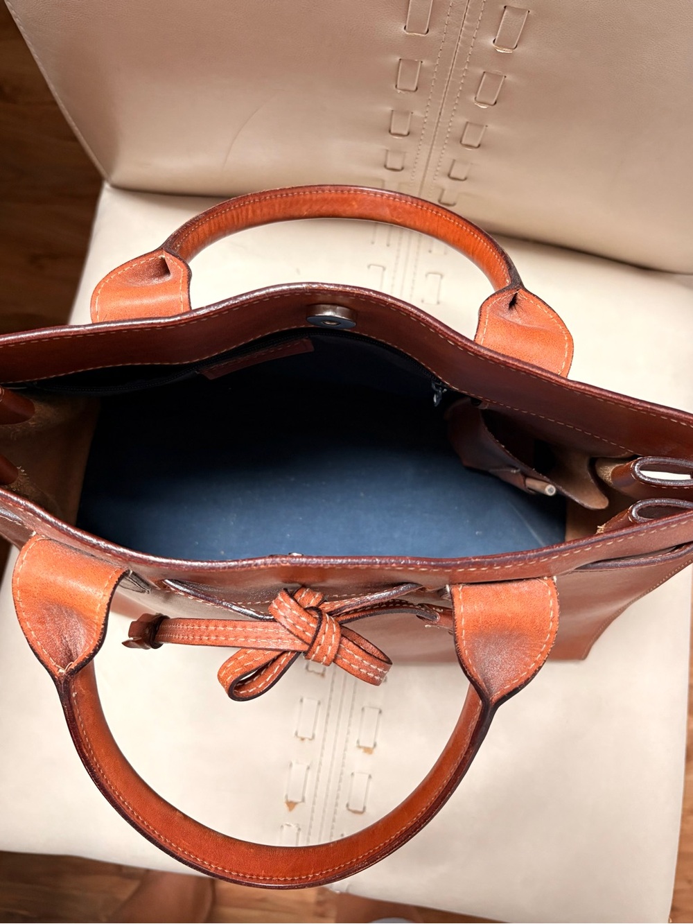 Dooney & Bourke Women’s Leather Tote Bag in Saddle Brown - pre loved condition - Picture 5 of 10